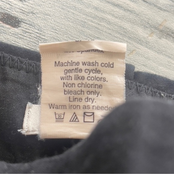 J. Crew Black 3” City Fit Carson Shorts 6 - Picture 3 of 3